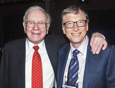 Μπιλ Γκέιτς και Ουόρεν Μπάφετ οι πλουσιότεροι στον κόσμο με την «βούλα» του Forbes (φωτό, βίντεο)
